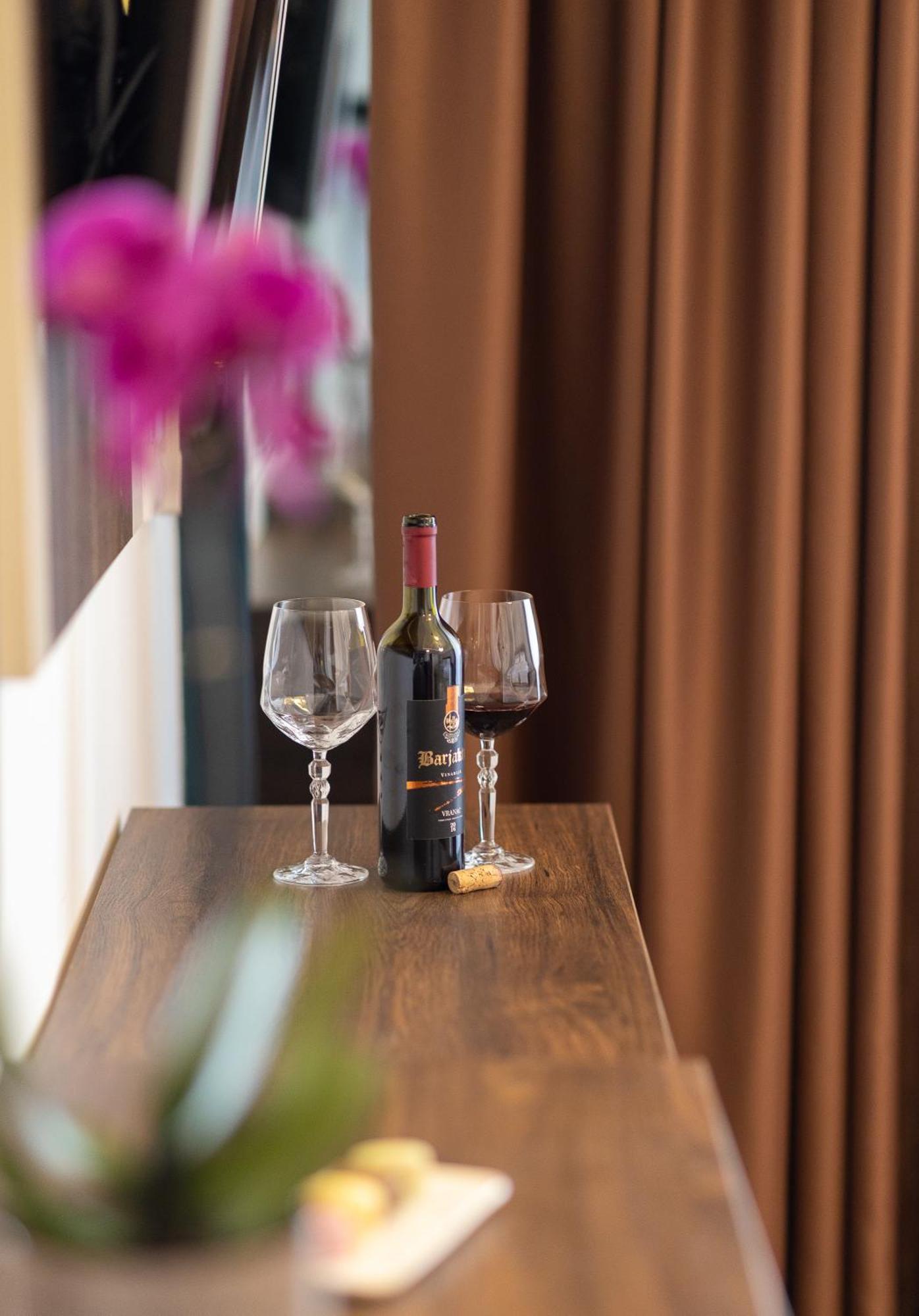 Barjaktar - Luxury Suites & Spa อุลซิน ภายนอก รูปภาพ